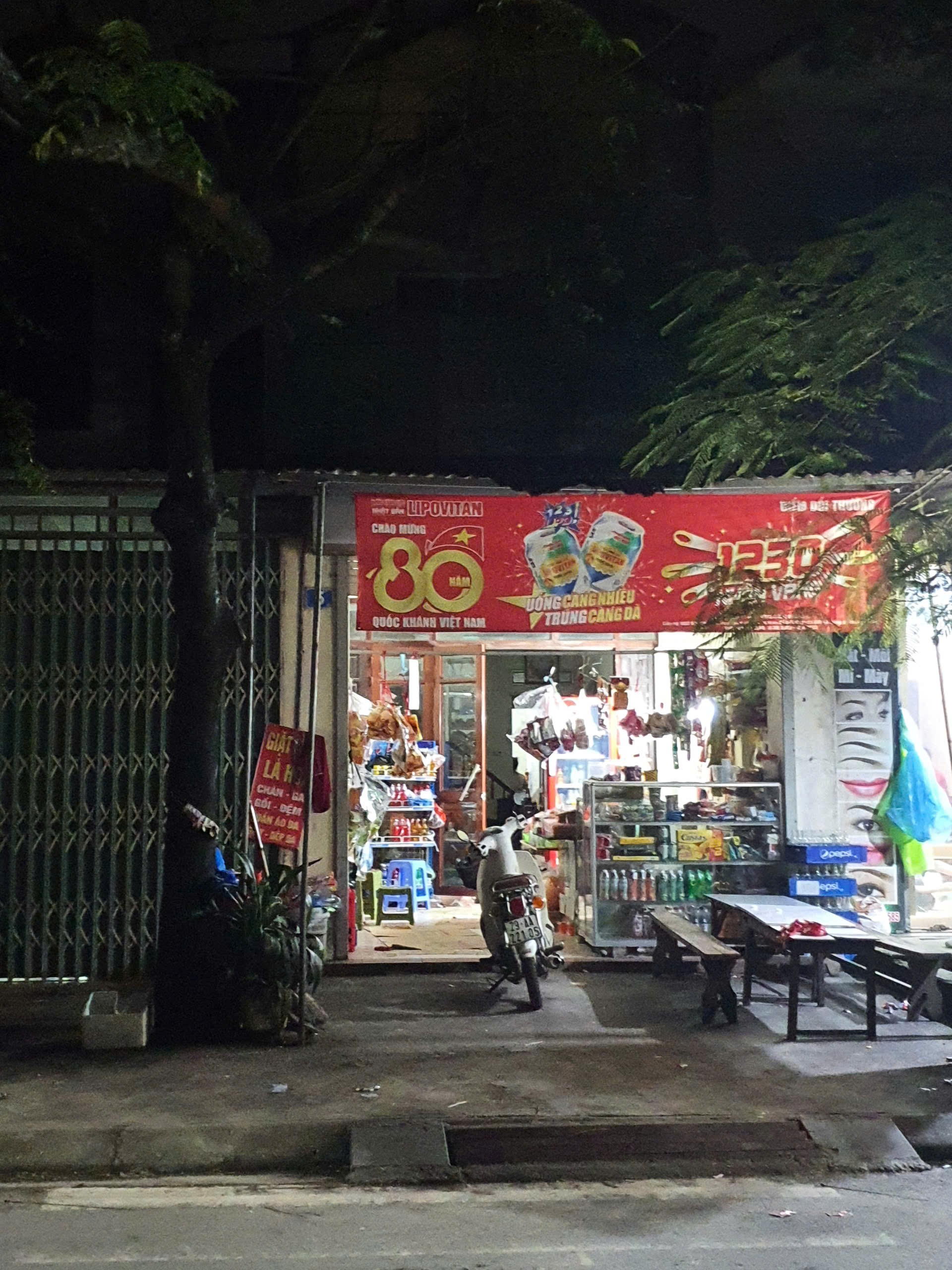 Cửa hàng bên ngoài